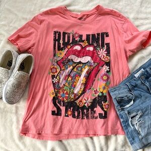 • women’s rolling stones coral tee | l •